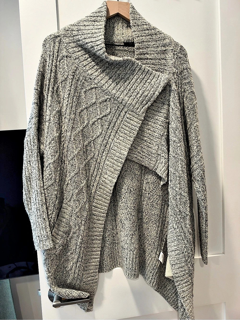 RDI Open Front Knit Cardigan in Gray & White Like New